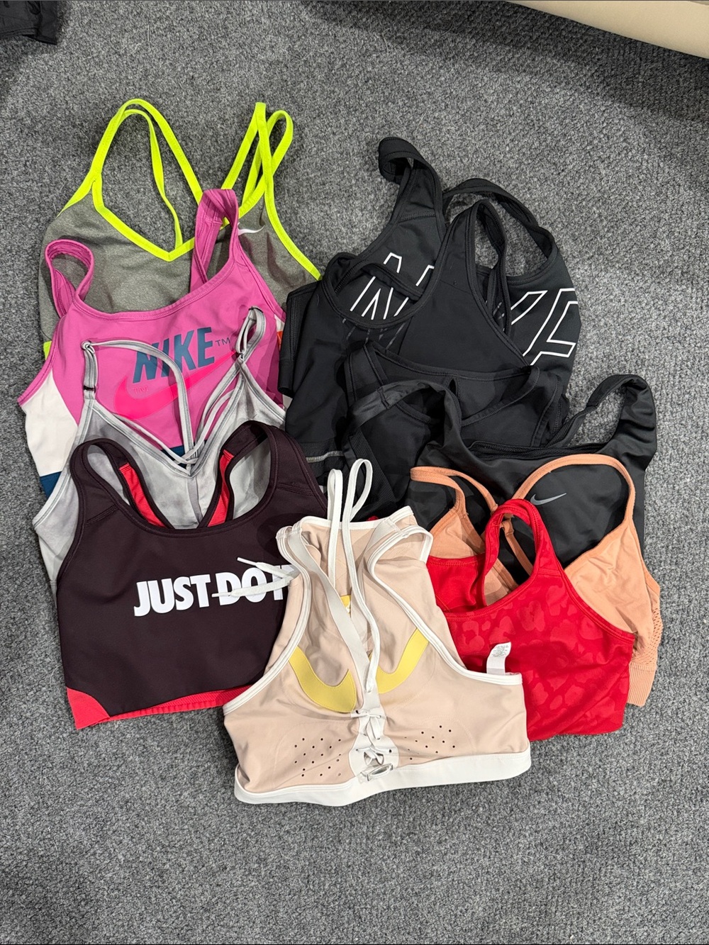 Women’s Medium Nike Bra Bundle